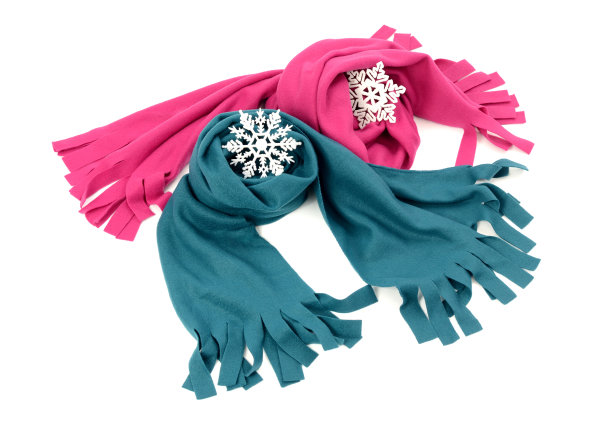 粉色和蓝色的羊毛围巾排列得很好。图片下载