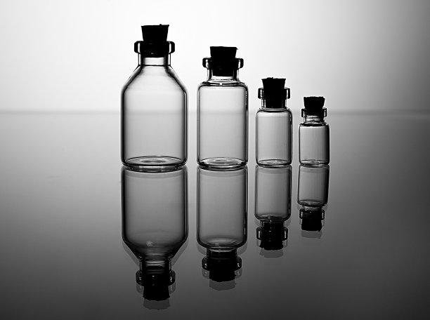 四个不同大小的瓶子图片下载