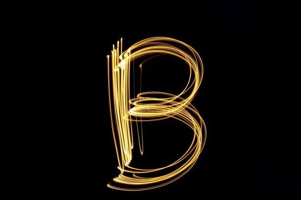字母系列-大写字母B -黑色背景下的金色光绘画摄影图片下载
