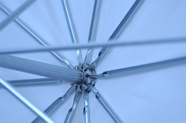 在蓝色的伞图片下载