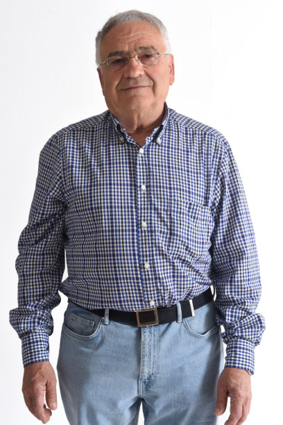 高级男子孤立在白色图片下载