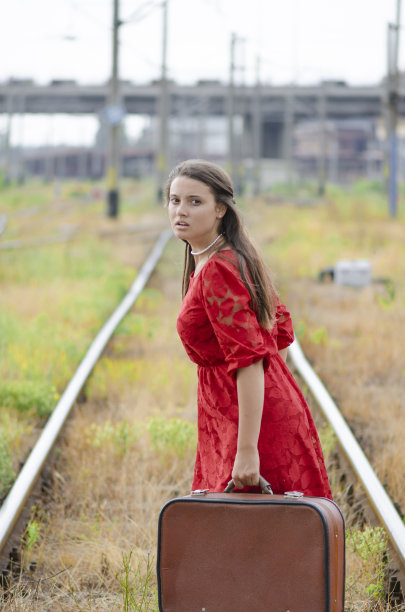 女人误了火车图片下载