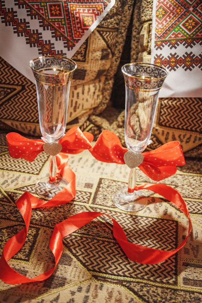 为新娘和新郎准备的婚礼眼镜图片下载