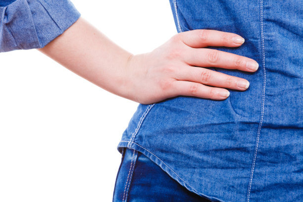 女人展示纯法式指甲。图片下载