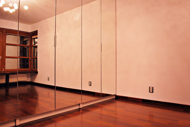 现代建筑的内部。图片下载