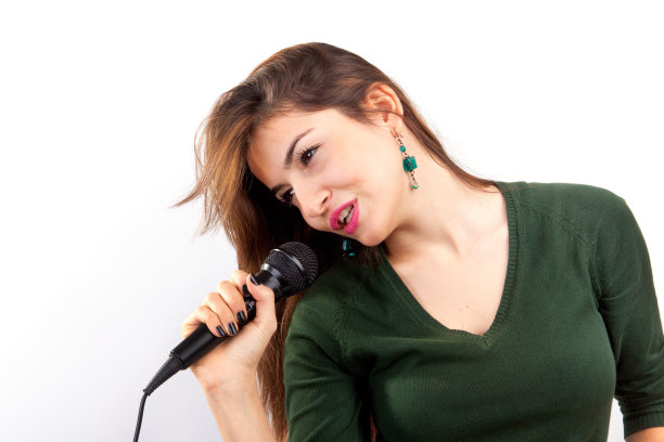 漂亮的亚洲少年歌唱图片下载