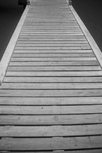 用单色木板做成的木栈桥或码头图片下载