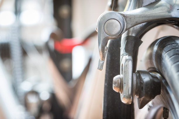 公路自行车卡钳断裂的特写照片图片下载