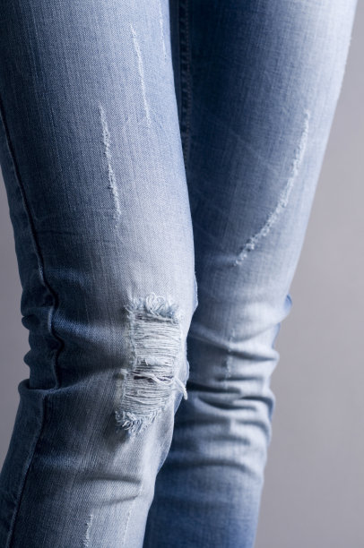 牛仔裤与撕裂图片下载