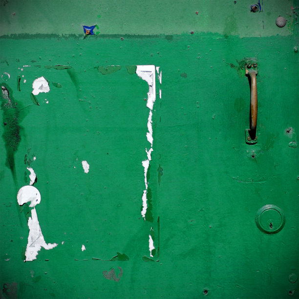 垃圾城市绿色门图片下载