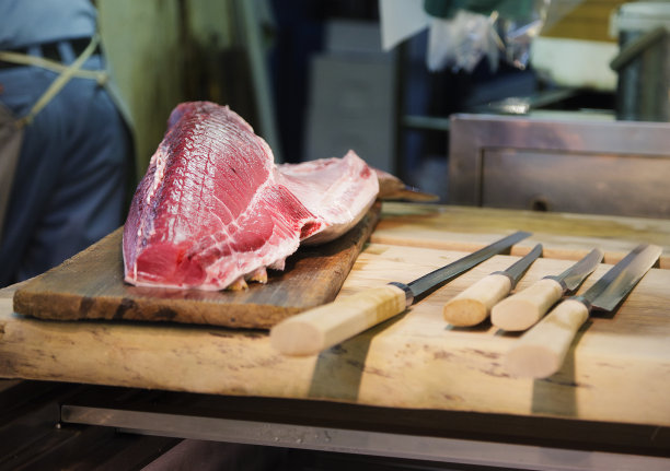 刚屠宰的金枪鱼图片下载