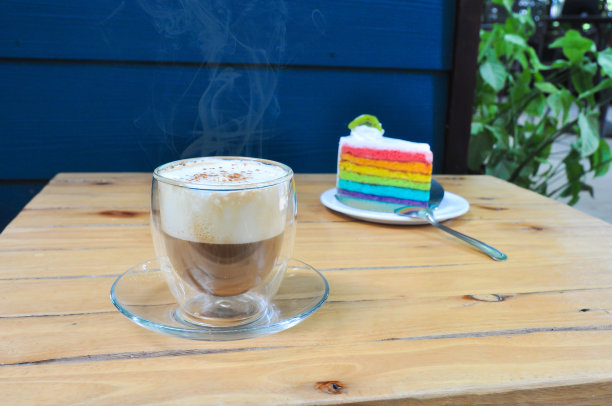 咖啡店的咖啡杯图片下载