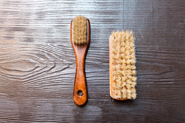 桌子上的画笔图片下载