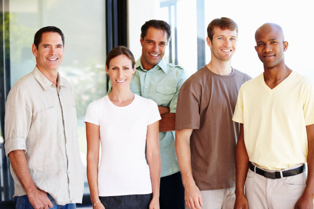 微笑的人群图片下载