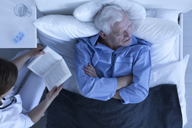 疲惫不堪的医院生活图片下载