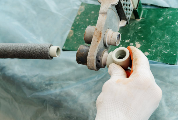 塑料管道焊接。图片下载