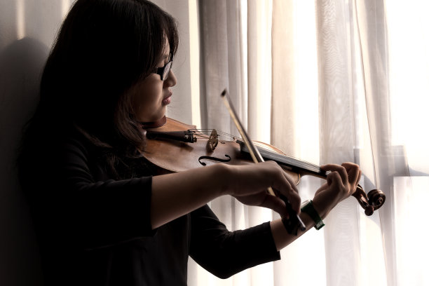 中提琴演奏者图片下载