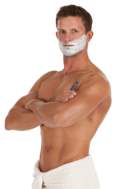 脸上涂着剃须膏的男人图片下载