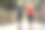 两个女人一起散步和锻炼素材图片
