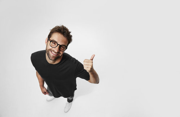 伙计指着后面图片下载