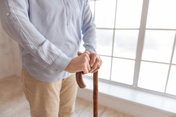 女性半身站立照片图片下载