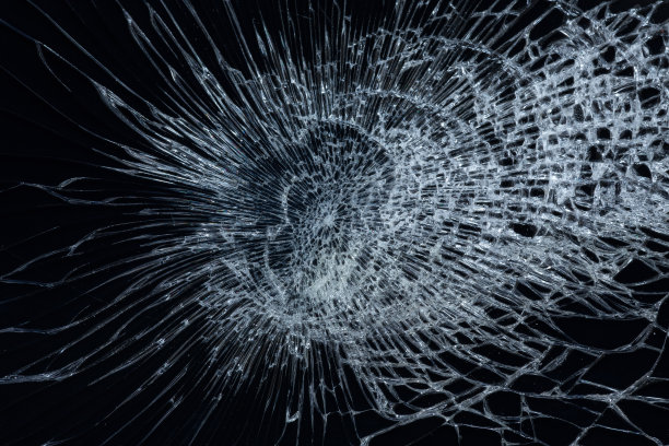 破碎的玻璃图片下载