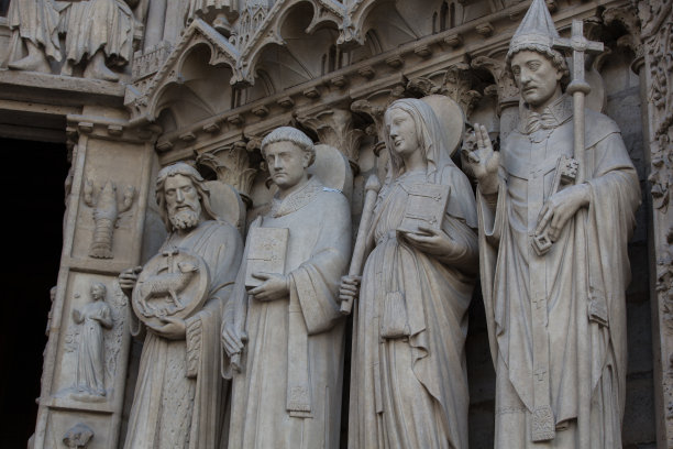 巴黎——巴黎圣母院的西立面。圣母玛利亚入口图片下载