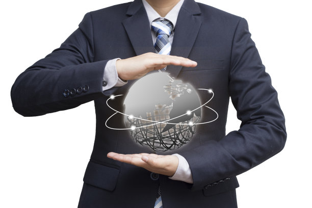 商人站立姿势手握世界符号孤立在白色的背景图片下载