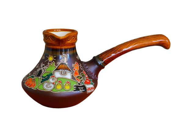 传统彩陶，彩陶咖啡壶。孤立，白色背景。图片下载