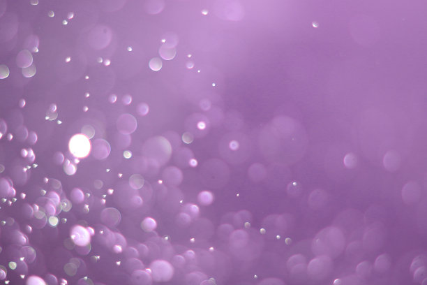 一个美丽而模糊的散焦在紫色的背景上。图片下载