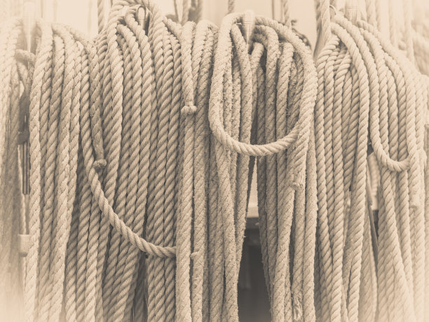 老式港口码头帆船缆绳图片下载