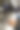 一名男子在地铁站使用智能手机图片下载