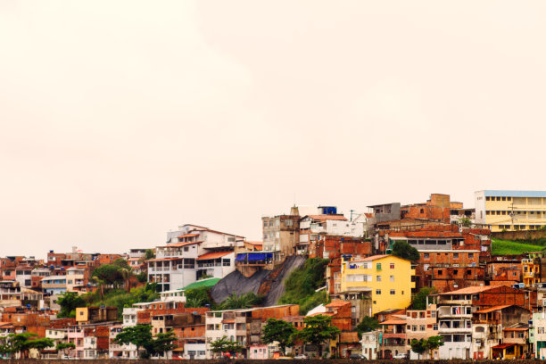 巴西萨尔瓦多山上的房子图片下载