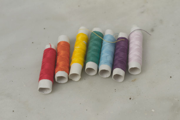 彩虹色线的线圈图片下载