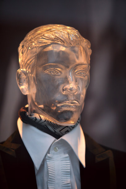 商店橱窗里的假人图片下载