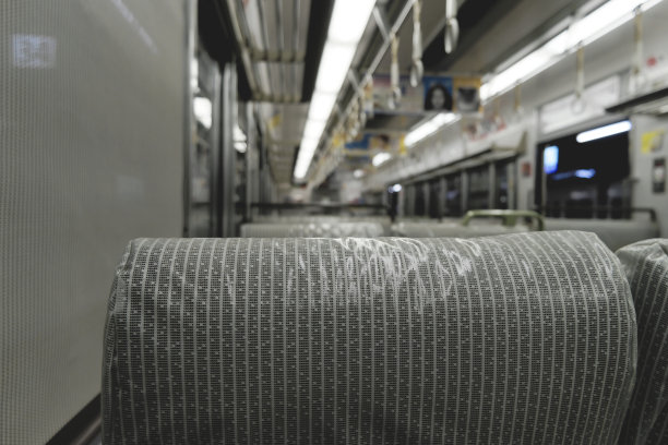 坐着空火车图片下载