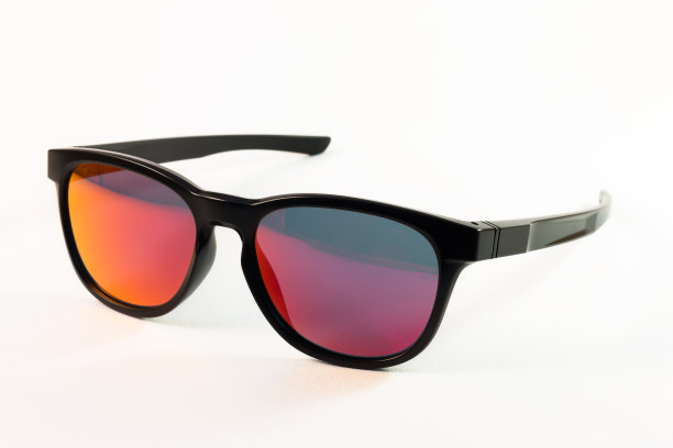 红色反射太阳镜图片下载