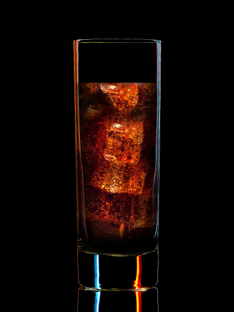 黑色的彩色鸡尾酒杯的剪影图片下载