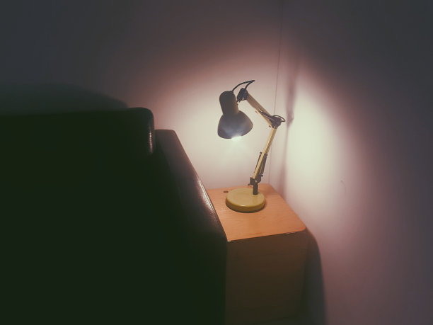 办公室和客厅的台灯图片下载