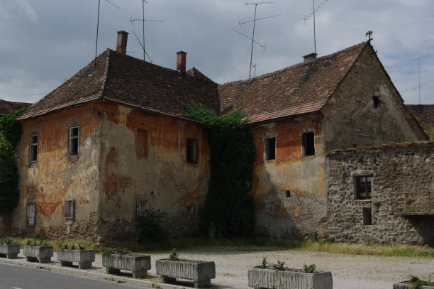 废墟中的废弃房屋图片下载