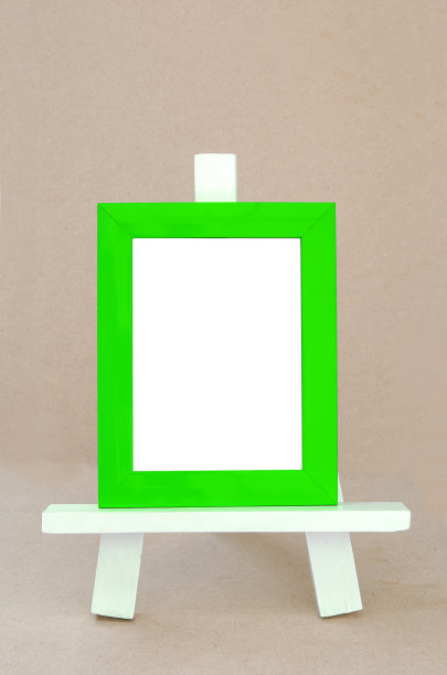 绿色相框与站在垃圾背景图片下载