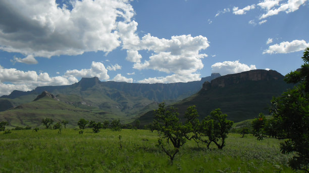 Drakensburg的圆形剧场图片下载