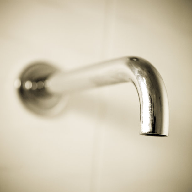 银色的水龙头图片下载