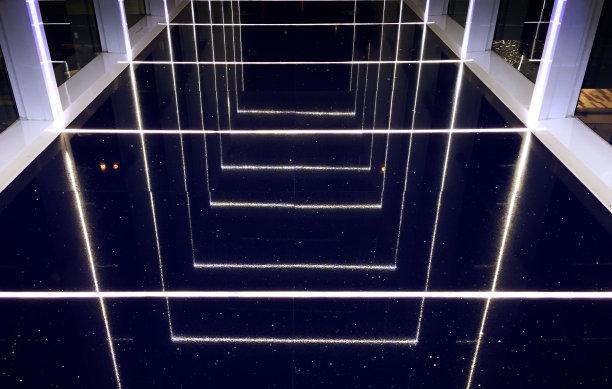 轻建筑现代玻璃反光影像照片图片下载