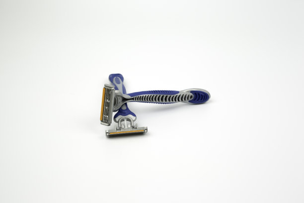 剃须刀在白色背景图片下载