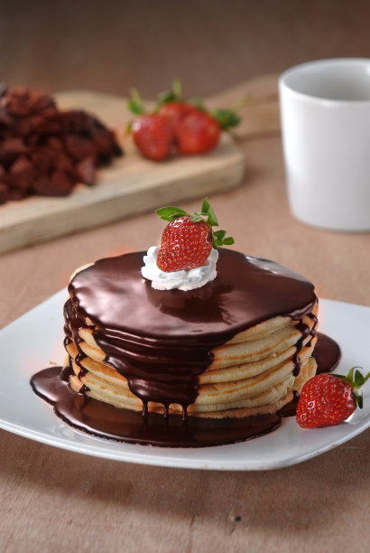 巧克力糖浆煎饼图片下载