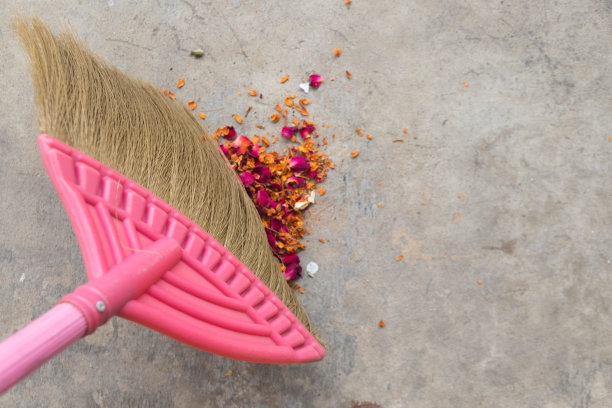 用扫帚扫扫，打扫家里图片下载