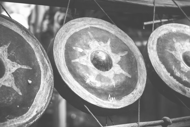 黑色和白色的本地鼓图片下载