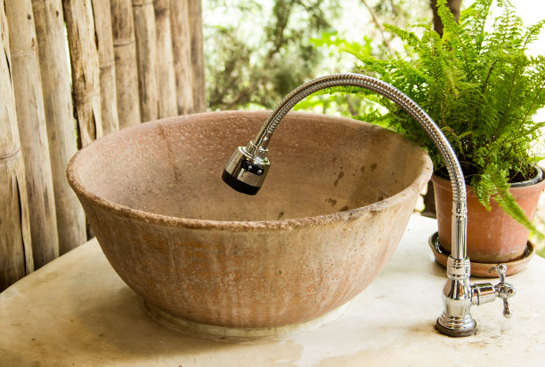 烤粘土水槽图片下载