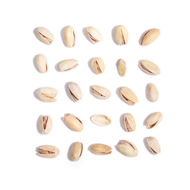 白色背景上的咸开心果图片下载